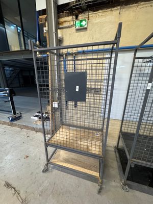 Portant Etagere Metallique atelier (en l'état) - Lot vendu s…