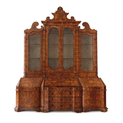 GRANDE BIBLIOTHÈQUE À TROIS CORPS EN BOIS ET RONCE DE NOYER,… - Photo 1