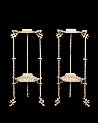 paire de tables d'appoint françaises du XIXe siècle en fer et marbre
