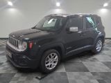 une photo d'une jeep noire garée dans un garage