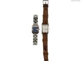deux montres posées l'une à côté de l'autre