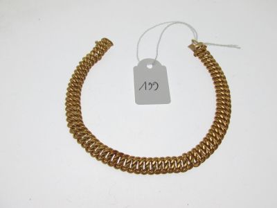 une photo d'un bracelet en chaîne dorée sur lequel figure une étiquette de prix