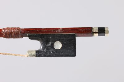 an image of a violin bow with a string attached to it