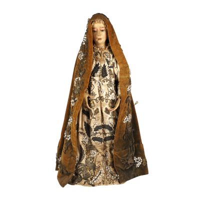 an image of a statue of a woman with a veil on her head