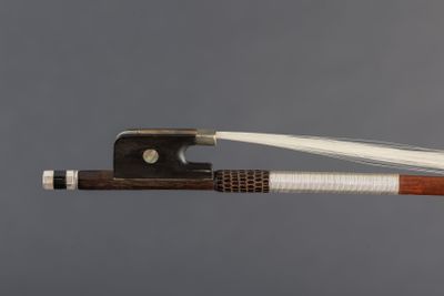 a close up of a violin bow with a string attached to it