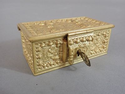 RAULIER, Dinant, Belgique. Coffret à bijoux en bronze doré d…