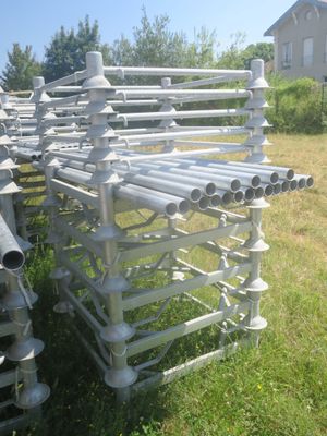a lot of pipes that are sitting in the grass