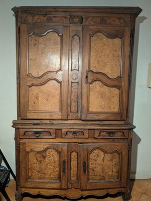 Buffet de cuisine 2 corps en noyer et ormeau, style Bressan …