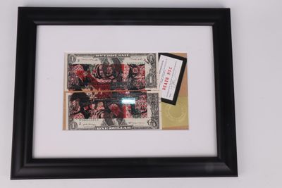 DEATH NYC (né en 1979) Lot de deux billets d’un dollar améri…