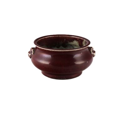 un pot marron muni d'une anse, sur fond blanc