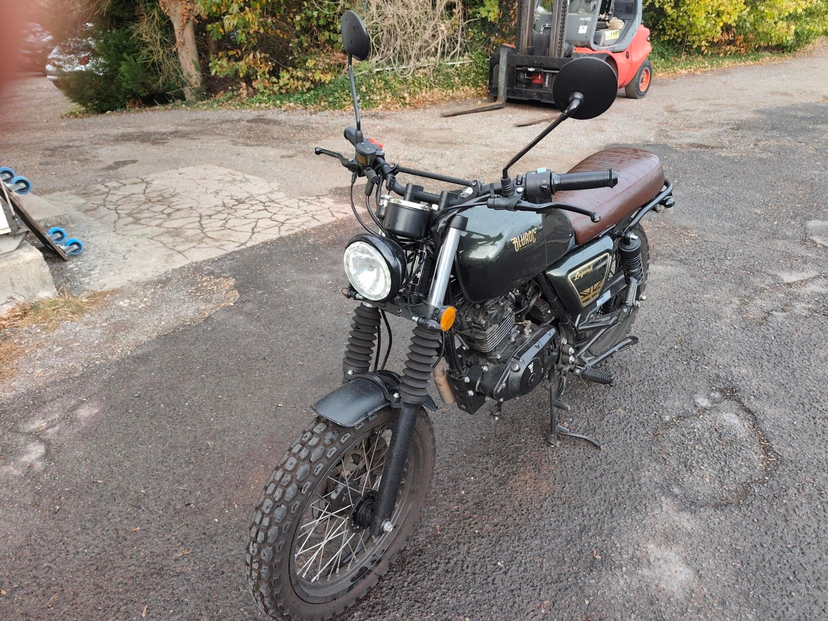 BLUROC MOTO MOTORCYCLES LEGEND 125 CM3 - Genre : MTL - Carro…