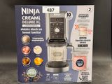 packaging of a blender with a blender in the middle of it