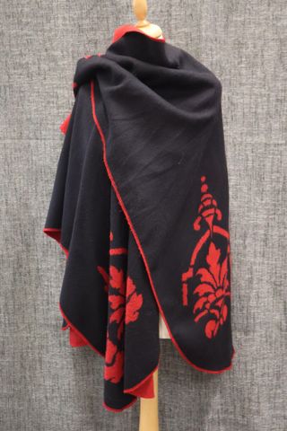 Grand poncho en laine noir et rouge réversible