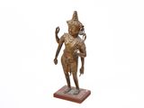statue en bronze d'une femme tenant un oiseau sur une base en bois