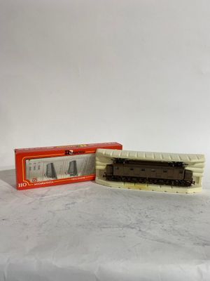 une image représentant une boîte sur laquelle figure un train et une boîte sur laquelle figure un train