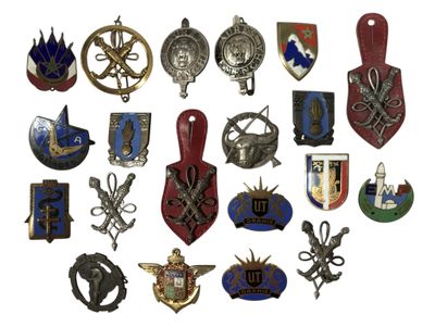 de nombreux types de badges différents sur fond blanc
