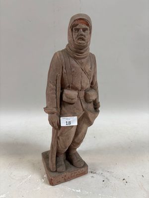 figurine représentant un soldat portant une étiquette nominative sur la poitrine