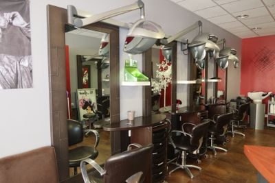many chairs in the salon waiting to be used