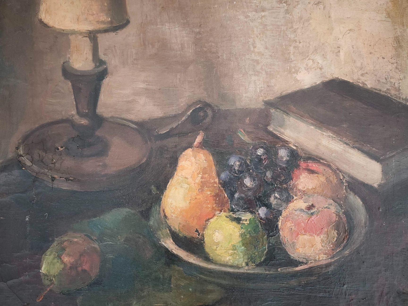 A RIEFFEN ONOSSOFF. Nature morte aux fruits. Huile sur carton signée en haut à droite et daté 1941. Haut. : 33 cm. La...