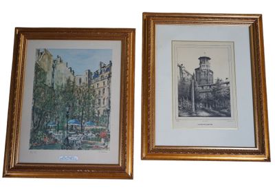 deux photos encadrées représentant une rue de la ville avec une tour horloge en arrière-plan