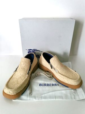 Burberry Mocassins "Chance" en cuir suédé de couleur beige a…