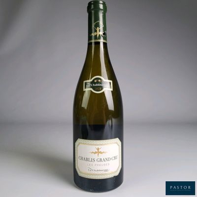 a bottle of wine that is sitting on a table