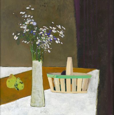 un tableau représentant des fleurs dans un vase et un panier posés sur une table