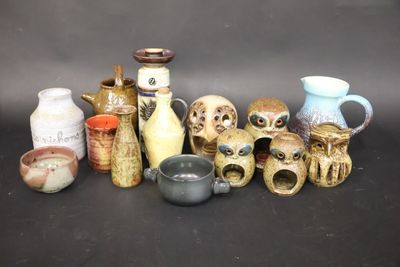 Lot de grès notamment composé de photophores motif hibou, pi…