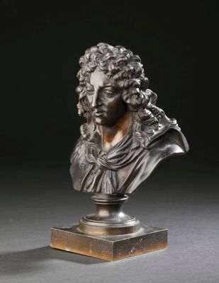 un buste en bronze représentant un homme aux cheveux bouclés