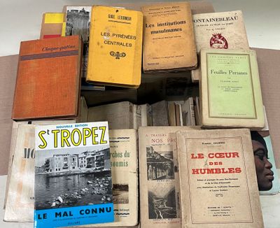 plusieurs livres empilés les uns sur les autres