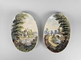 deux assiettes ornées d'une peinture représentant une rivière et un pont