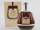 la bouteille est vide et prête à être remplie d'une bonne quantité d'alcool