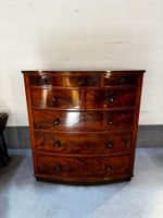 Haute commode galbée en placage d'acajou ouvrant par huit ti… (photo 3)