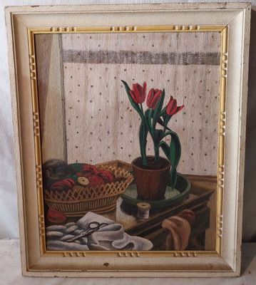 une peinture à l'huile représentant une plante en pot posée sur une table, à côté d'un panier rempli de nourriture