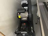 une machine qui se trouve dans le coin d'une pièce