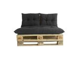 un canapé fabriqué à partir de palettes en bois et orné de coussins