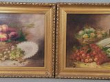 deux tableaux représentant des fruits dans une corbeille et un vase posé sur une table