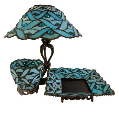 an image of a table with a lamp and a picture frame on it