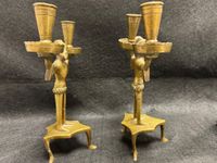 Paire de bougeoirs en laiton, de style Néo-Gothique. (photo 4)
