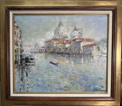 une peinture à l'huile représentant un bateau sur un plan d'eau près de bâtiments
