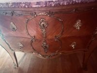 8860-1077 / X / Commode de style Louis XV en bois de placage… (photo 5)