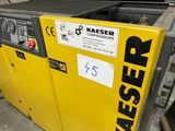 a machine that is sitting on the ground next to a wall