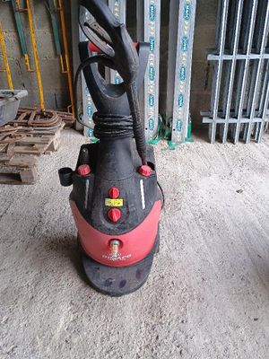 une image d'un aspirateur dans un garage