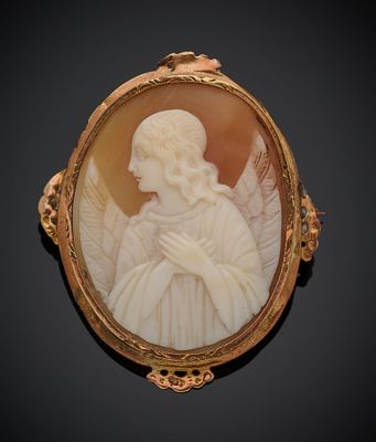 une image représentant un ange dans un cadre doré