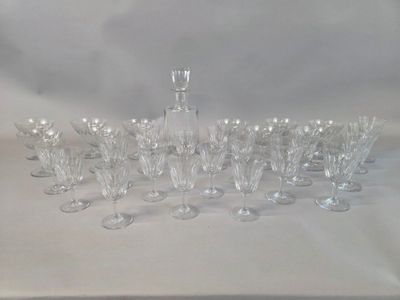 BACCARAT Service de verres en cristal taillé comprenant : - Photo 1
