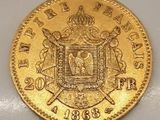 une pièce d'or surmontée d'une couronne