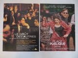 deux affiches de cinéma représentant une femme en robe rouge et un homme en costume noir