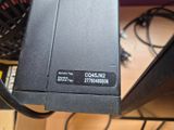 un gros plan d'un ordinateur posé sur un bureau