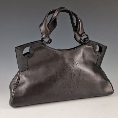 une photo d'un sac à main en cuir