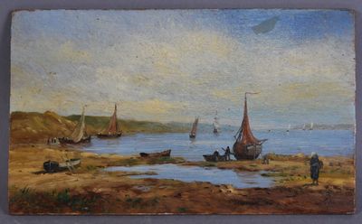 une peinture à l'huile représentant des bateaux sur une plage près d'un plan d'eau